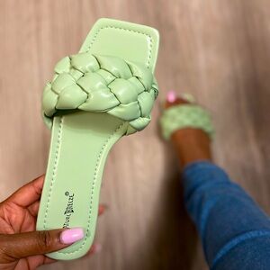 Mint super cute sandals 🩴